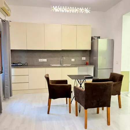 Heart - Free Parking *