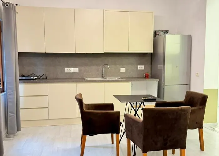 Heart - Free Parking *