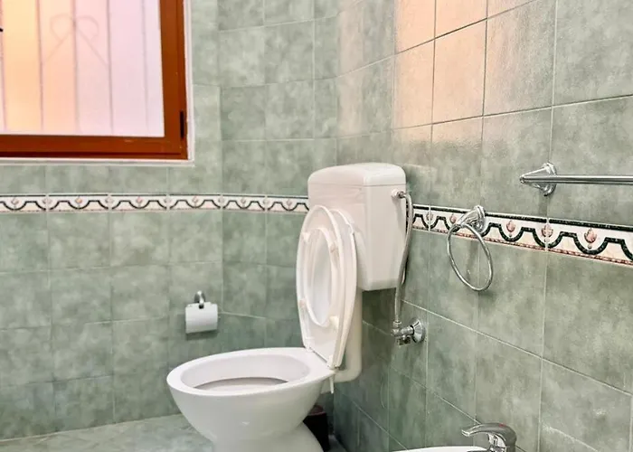 Heart - Free Parking * ティラナ